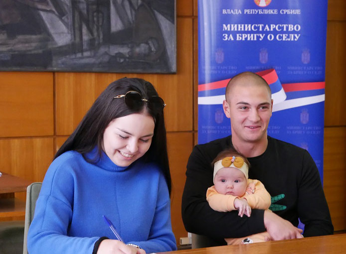  Потписани уговори у Палати Србија још 178 породица добило дом на селу  