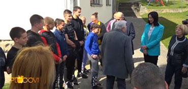  Министар Милан Кркобабић посетио Ужице које је добило средства за куповину минибуса 